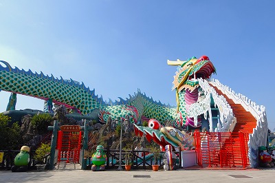 麻豆代天府の巨大な五彩巨龍