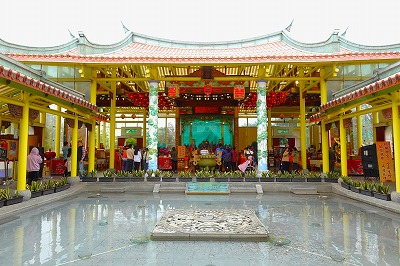 7万のガラスが使用された媽祖廟